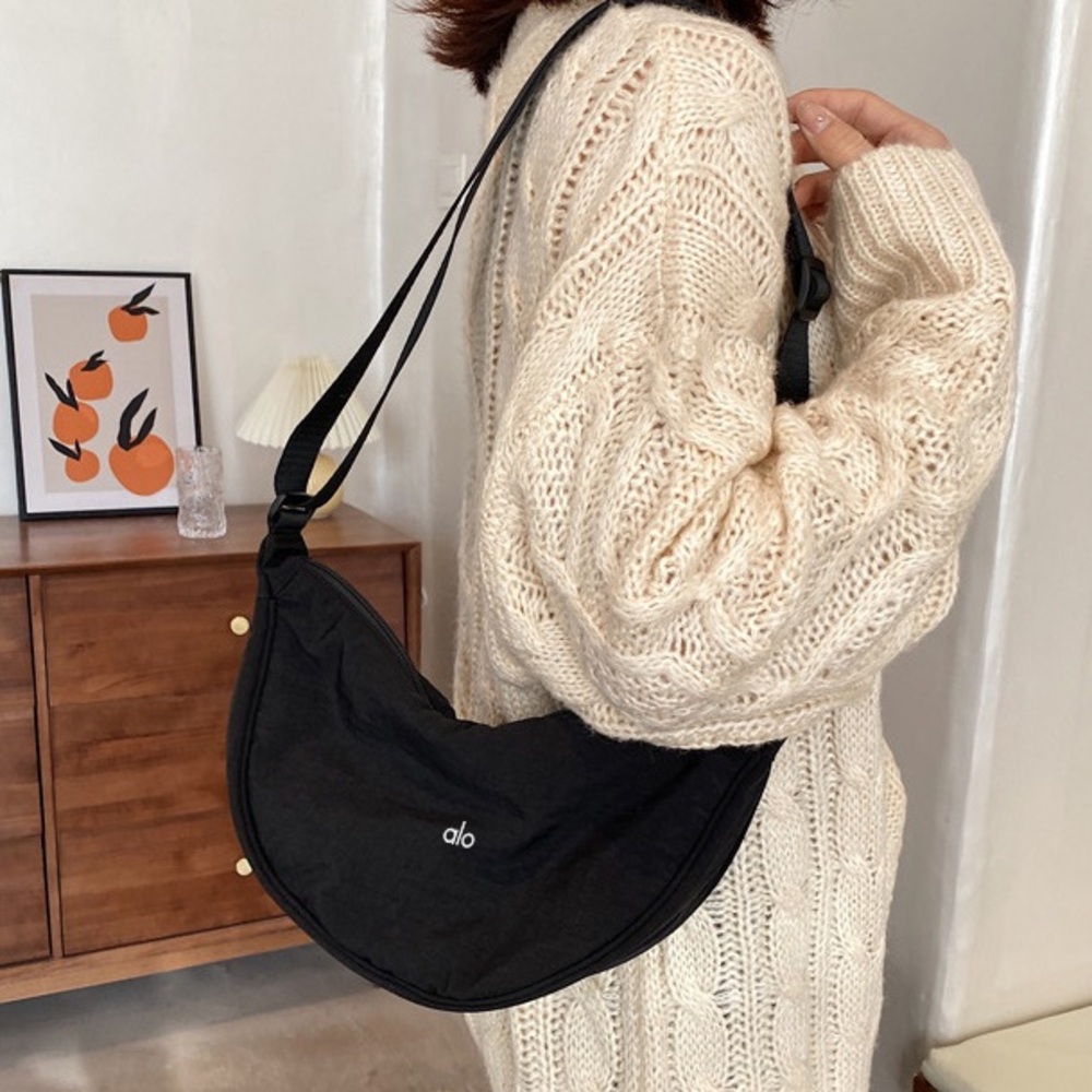 🌴🌴ALO Yoga Crossbody Bag with Ornate Design - Picture 4 of 4